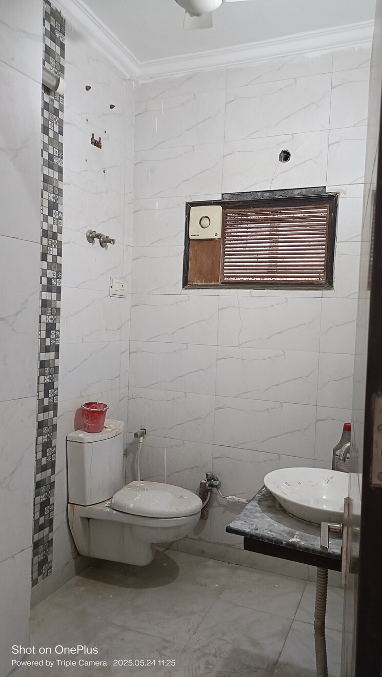 Bathroom, ashoka-enclave-3 4 Bedroom 300 Sq.Yd. Builder Floor In Sector 35 Faridabad 8717361