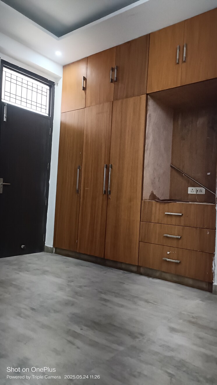 Room, ashoka-enclave-3 4 Bedroom 300 Sq.Yd. Builder Floor In Sector 35 Faridabad 8717361