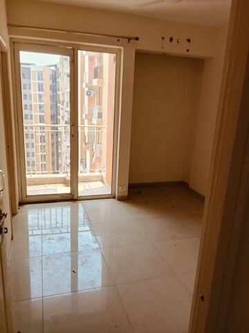 Room in 2 BHK Apartment at Wave Dream Homes, Wave City – for Rent
