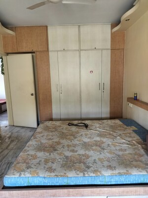 Room in 2.5 BHK Apartment at Garden Avenue, Nerul Sector 21 – for Sale