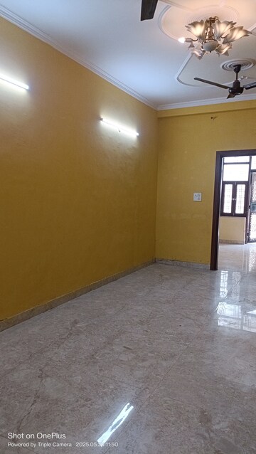 Room in 3 BHK Builder Floor at Ashoka Enclave – for Rent