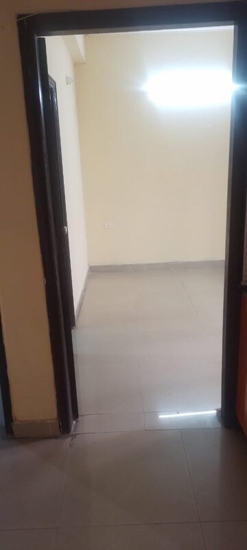 Room in Studio Apartment at Antriksh Golf View, Sector 78 – for Rent
