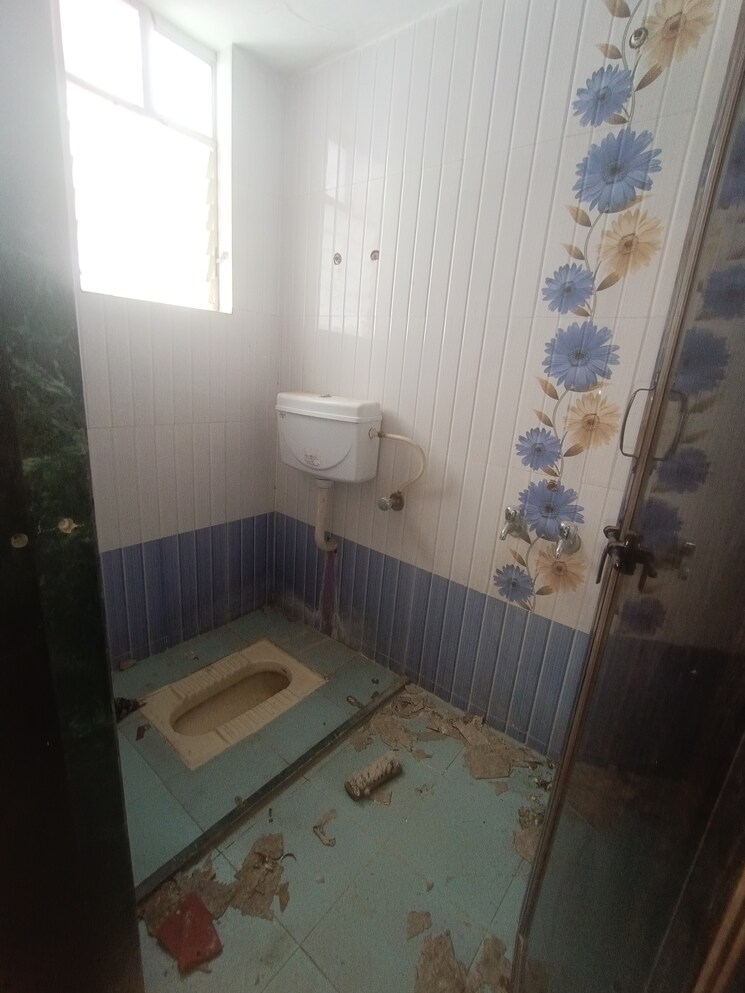 Bathroom, katraj 1.5 Bedroom 630 Sq.Ft. Apartment In Katraj Pune 8717460