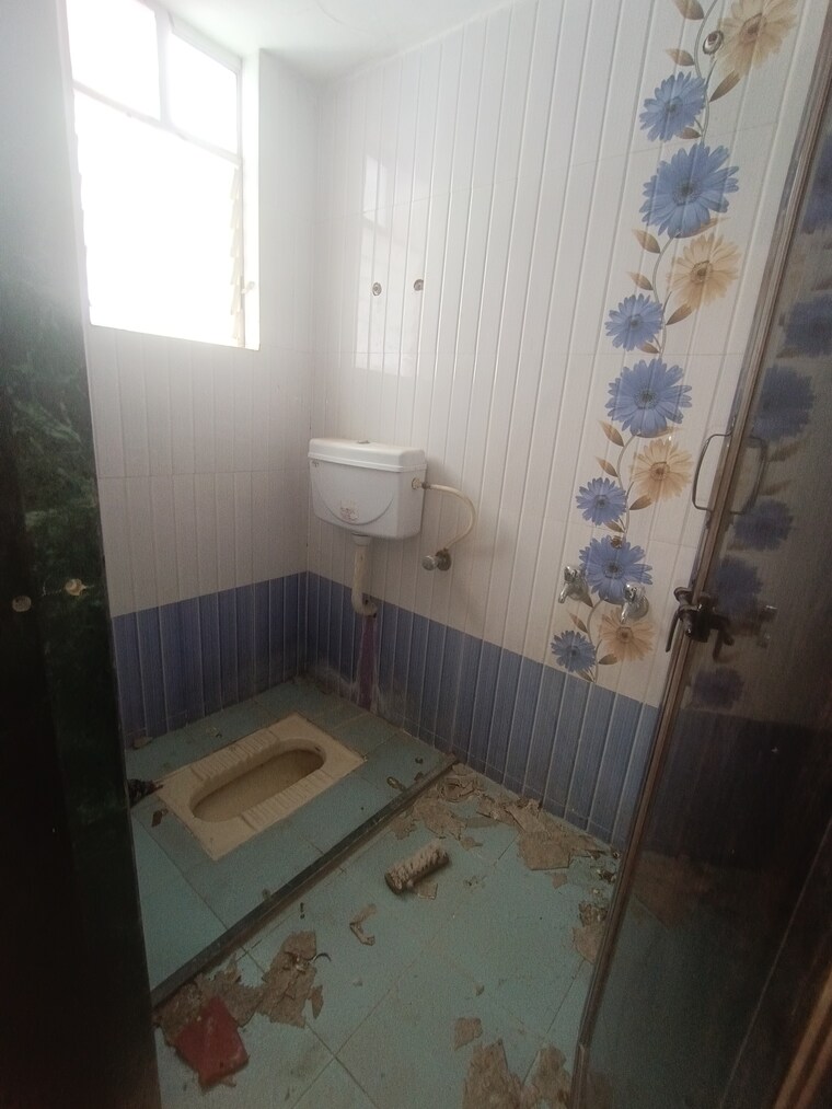 Bathroom, katraj 1.5 Bedroom 630 Sq.Ft. Apartment In Katraj Pune 8717460