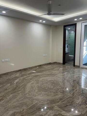 Room in 4 BHK Builder Floor at Saket – for Rent