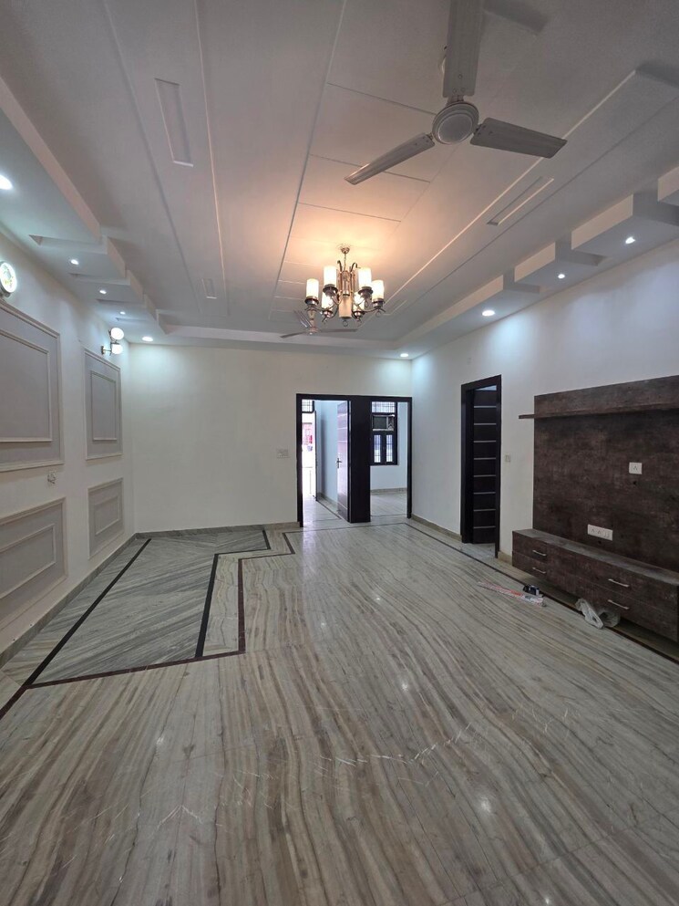 Room, sector 37 3 Bedroom 250 Sq.Ft. Builder Floor In Sector 37 Faridabad 8717485