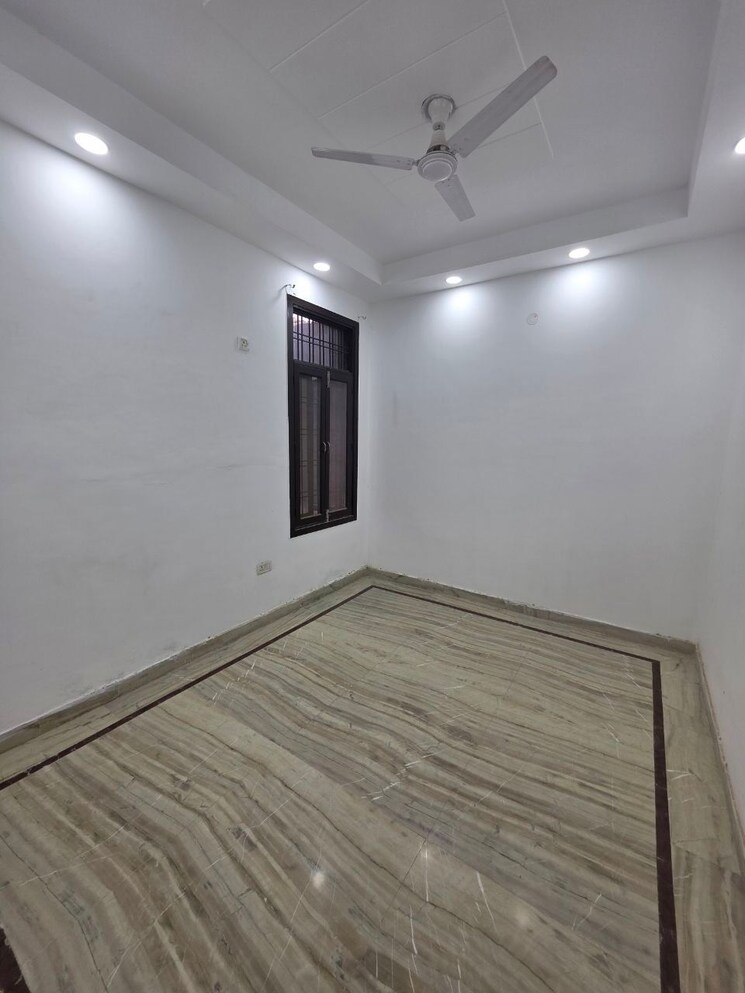 Room, sector 37 3 Bedroom 250 Sq.Ft. Builder Floor In Sector 37 Faridabad 8717485