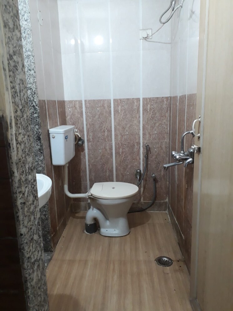 Attached Bathroom, fam-chs 1 RK 400 Sq.Ft. Apartment In Kopar Khairane Navi Mumbai 8717468