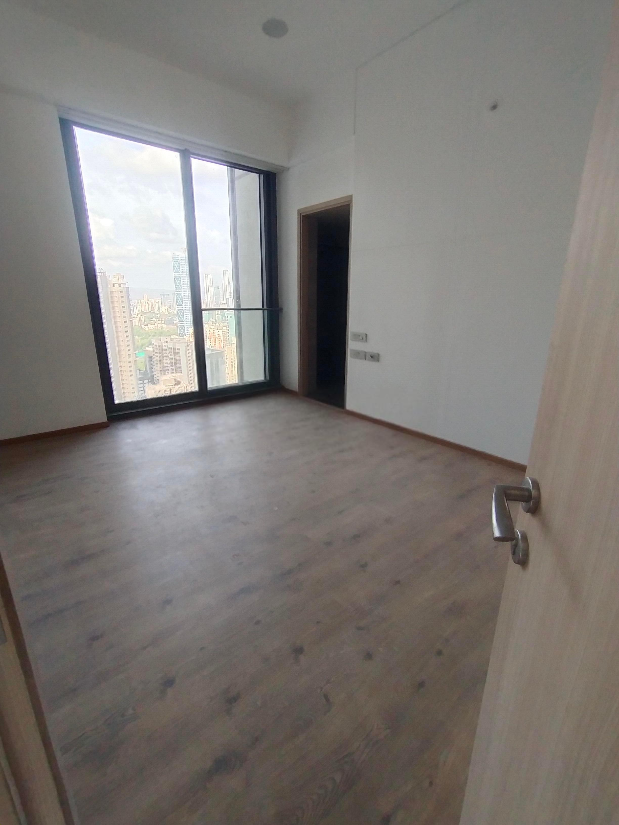 5 BHK + Servant Room Apartment For Rent in Rustomjee Crown