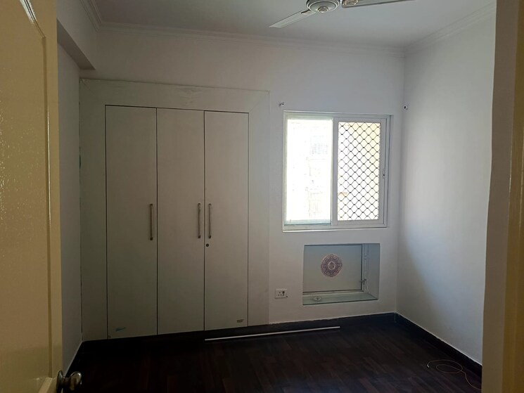 Room, aims-golf-city 2 Bedroom 950 Sq.Ft. Apartment In Sector 75 Noida 8717607