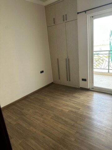Room in 3 BHK Builder Floor at Central Park Cerise Suites, Sohna Sector 33 – for Rent