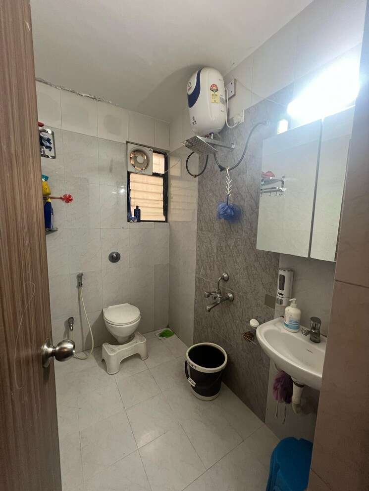 Bathroom, dreams-aakruti 2 Bedroom 950 Sq.Ft. Apartment In Hadapsar Pune 8717627