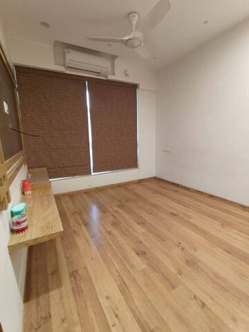 Bedroom in 3 BHK Apartment at Hiranandani Meadows, Manpada – for Rent