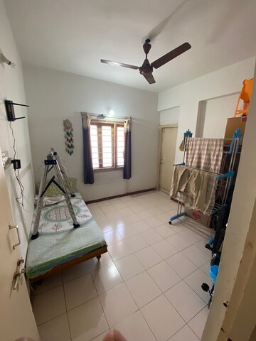 Bedroom in 2 BHK Apartment at Satellite – for Rent