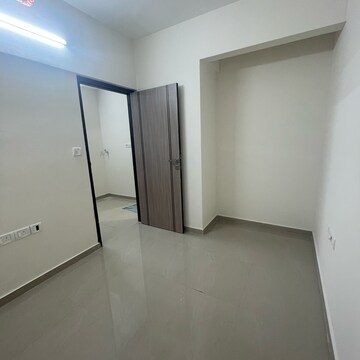 Room in 1 BHK Apartment at Goregaon East – for Rent