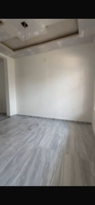 Room in 2 BHK Independent House at Jankipuram – for Sale