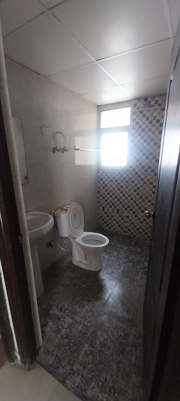 Bathroom, aditya-city-apartments 2 Bedroom 924 Sq.Ft. Apartment In Shahpur Bamheta Ghaziabad 8717767
