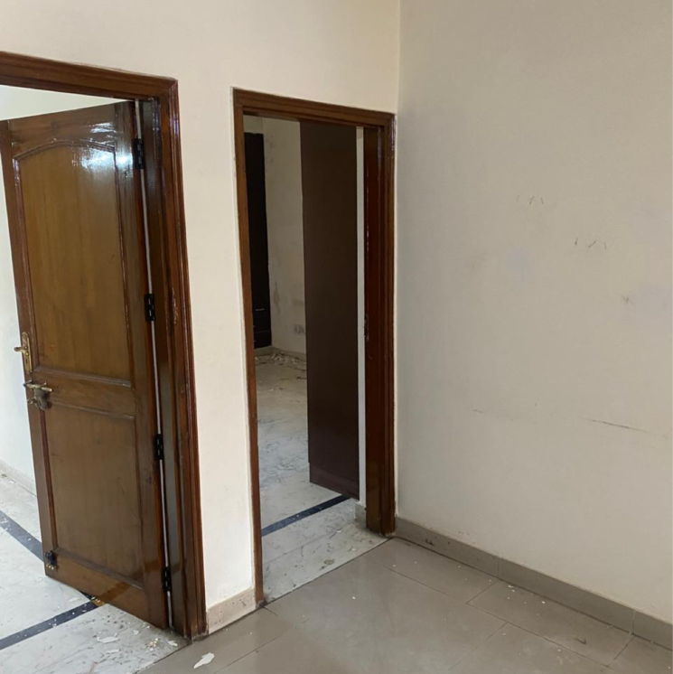 Room, sector 23 2.5 Bedroom 1200 Sq.Ft. Villa In Sector 23 Gurgaon 8717765