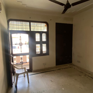 Living Room in 2.5 BHK Villa at Sector 23 – for Rent