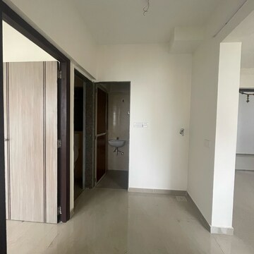 Room in 1 BHK Apartment at Goregaon East – for Rent