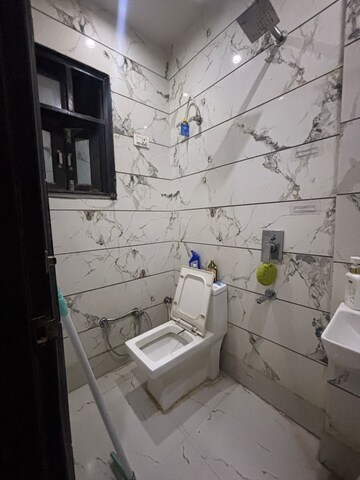 Bathroom in 1 BHK Builder Floor at Dwarka Mor – for Rent