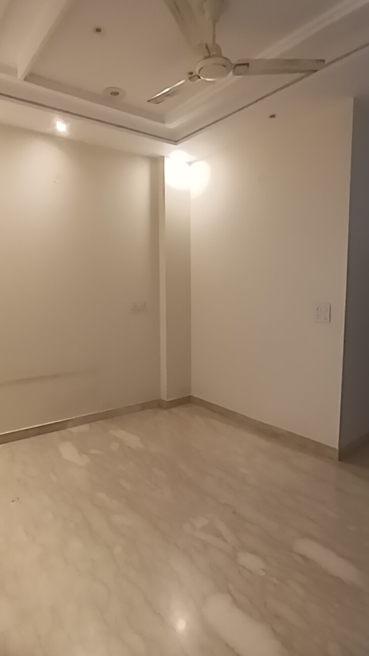 Room, ashok nagar 2.5 Bedroom 900 Sq.Ft. Builder Floor In Ashok Nagar Delhi 8717899