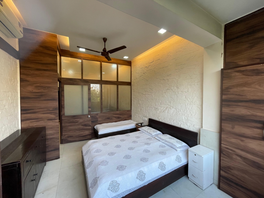 2 BHK + Servant Room Apartment For Rent in Anita Apartments Malabar