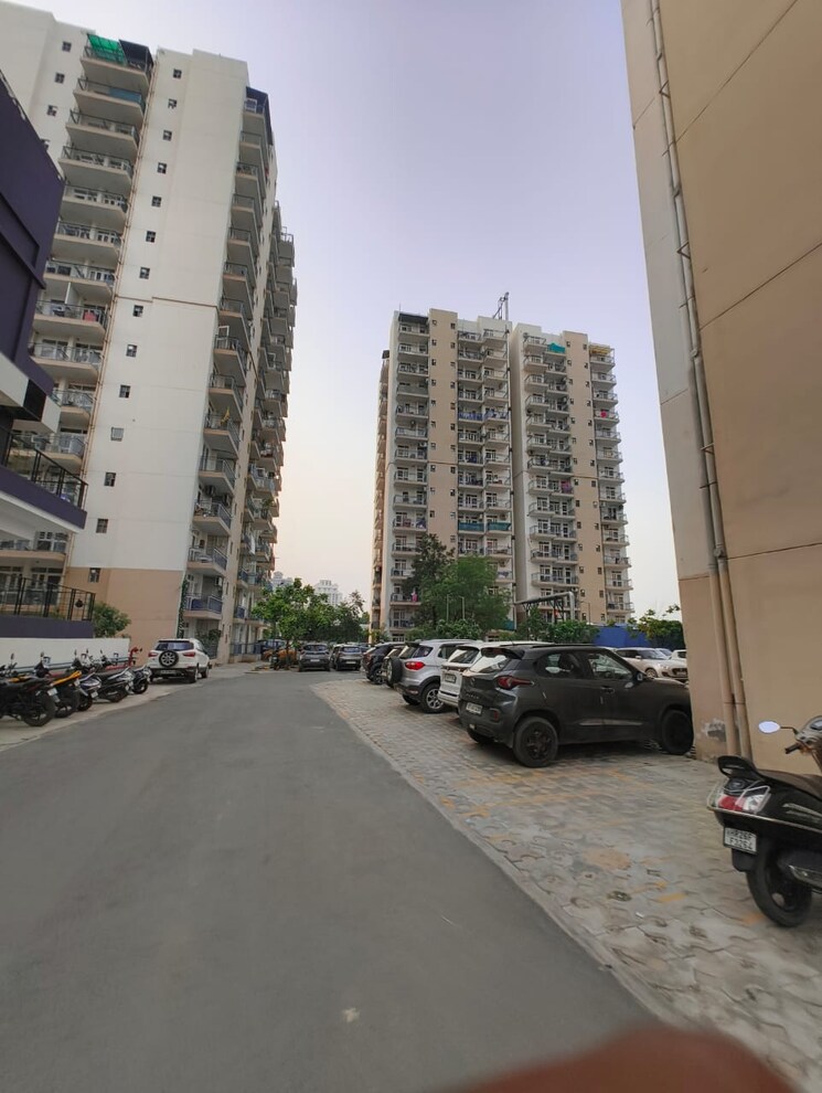  Parking, adani-aangan-arcade 1 Bedroom 350 Sq.Ft. Apartment In Sector 88a Gurgaon 8717847