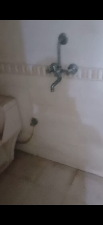 Room in 2 BHK Builder Floor at Sector 121 – for Rent