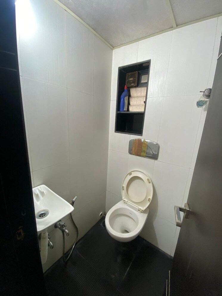 Bathroom, gokuldham-complex 2 Bedroom 1000 Sq.Ft. Apartment In Goregaon East Mumbai 8717883