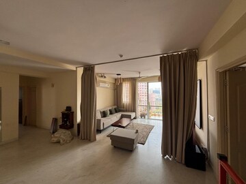 Living Room in 4 BHK Apartment at DLF Trinity Towers, Dlf Phase V – for Rent