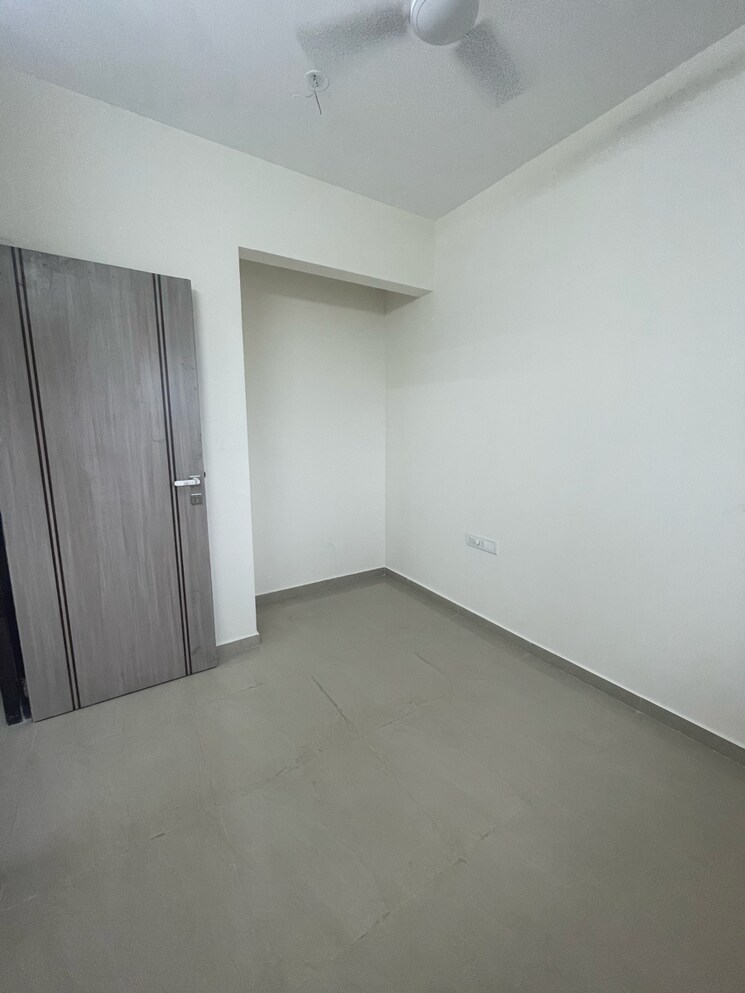 Room, goregaon east 1 Bedroom 325 Sq.Ft. Apartment In Goregaon East Mumbai 8717915