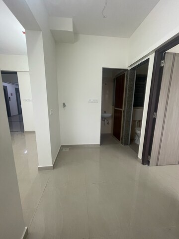 Room in 1 BHK Apartment at Goregaon East – for Rent