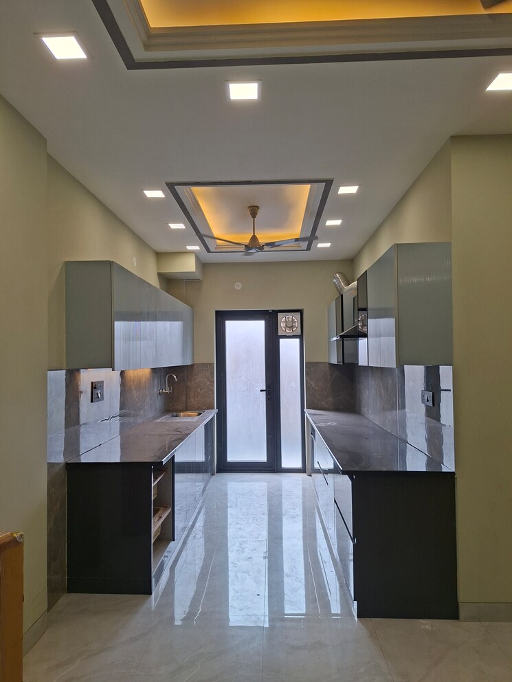 Kitchen, rwa-apartments-sector-26 2.5 Bedroom 250 Sq.Mt. Builder Floor In Sector 26 Noida 8718036