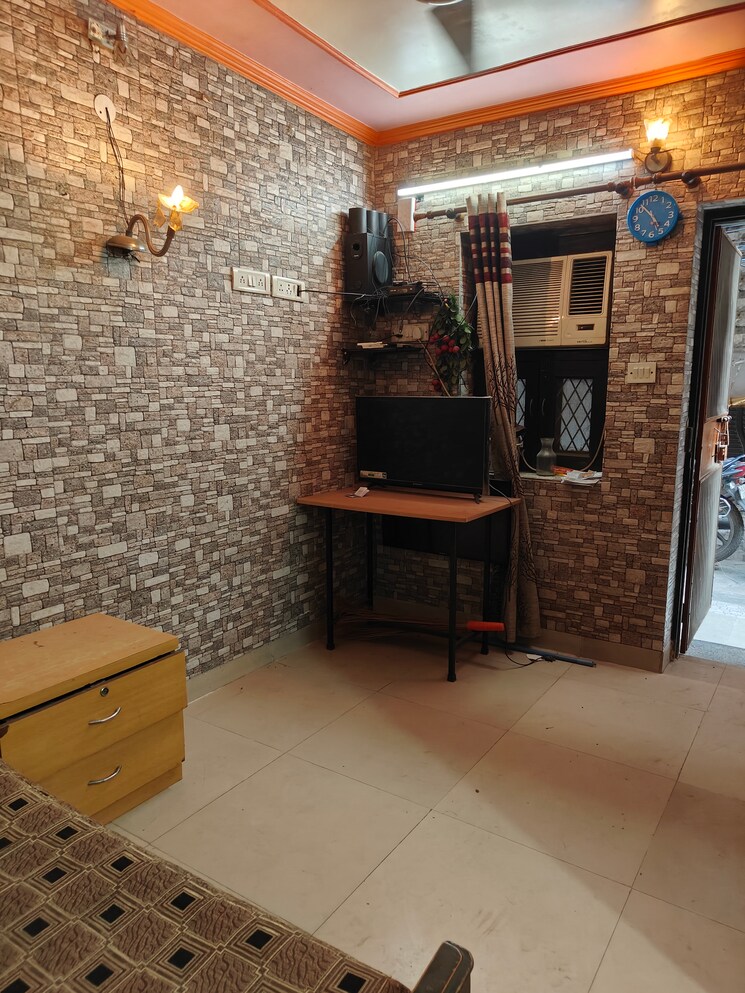 Living Room, sarita-vihar-pocket-j-rwa 1.5 Bedroom 520 Sq.Ft. Independent House In Sarita Vihar Delhi 8717948