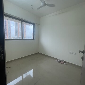 Room in 1 BHK Apartment at Goregaon East – for Rent