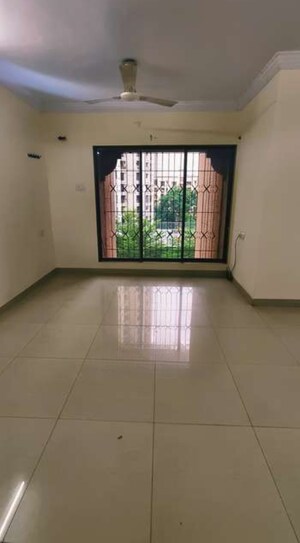 Room in 2 BHK Apartment at Runwal Estate Phase 2, Ghodbunder Road – for Sale