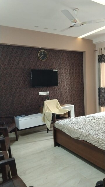 Bedroom in 4 BHK Builder Floor at Unitech Arcadia, South City 2 – for Rent