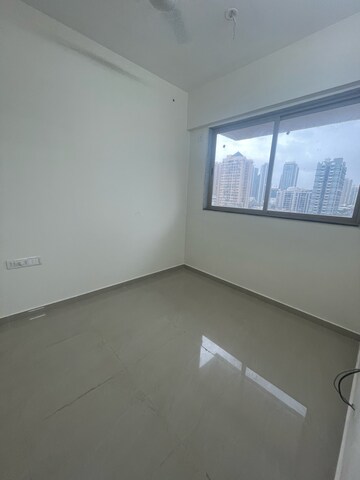 Room in 1 BHK Apartment at Goregaon East – for Rent