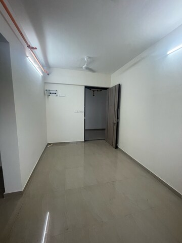 Room in 1 BHK Apartment at Goregaon East – for Rent
