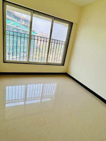 Room in 2.5 BHK Apartment at Sheth Vasant Lawns, Laxmi Nagar – for Sale