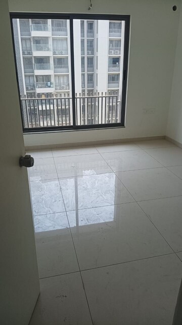 Room in 4 BHK Apartment at Swati Parkside, Shela – for Sale