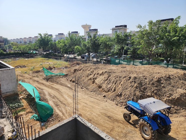 Garden, sector 14  500 Sq.Yd. Plot In Sector 14 Faridabad 8718063