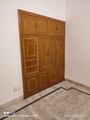 Room in 4 BHK Independent House at Sector 4 – for Sale