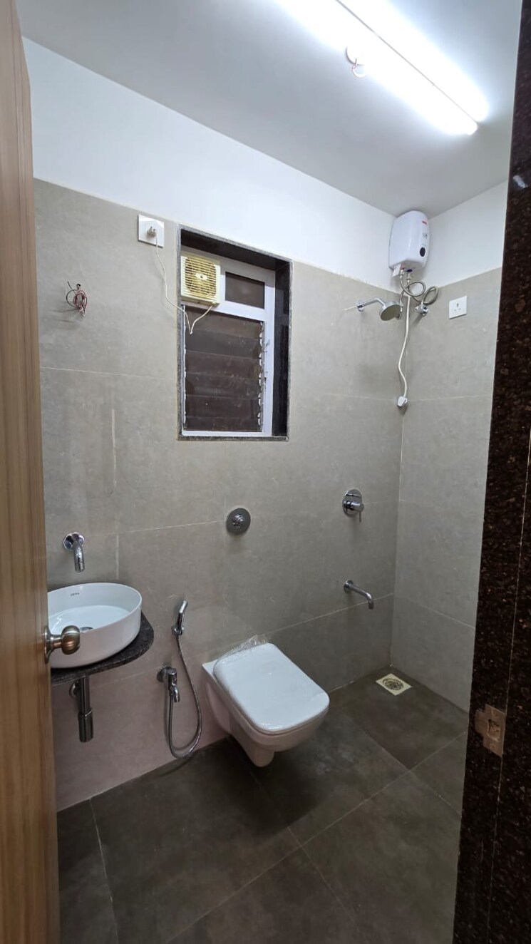 Bathroom, kamal-kunj-vile-parle 2 Bedroom 700 Sq.Ft. Apartment In Vile Parle West Mumbai 8718212