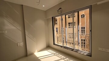 Room in 2 BHK Apartment at Kamal Kunj Vile Parle, Vile Parle West – for Rent