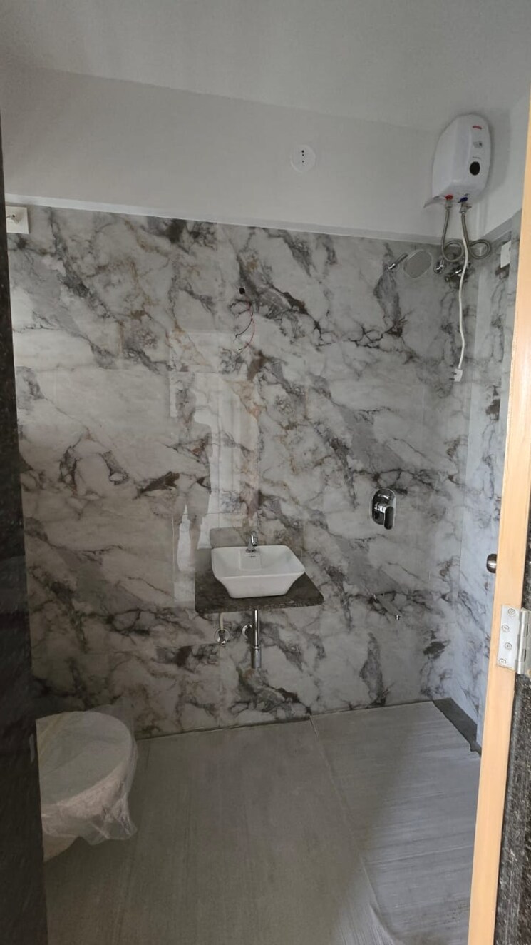 Bathroom, kamal-kunj-vile-parle 2 Bedroom 700 Sq.Ft. Apartment In Vile Parle West Mumbai 8718212