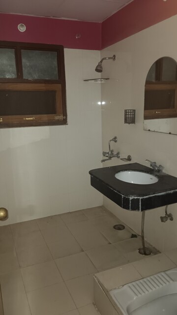 Bathroom in 3 BHK Apartment at Gomti Nagar – for Rent