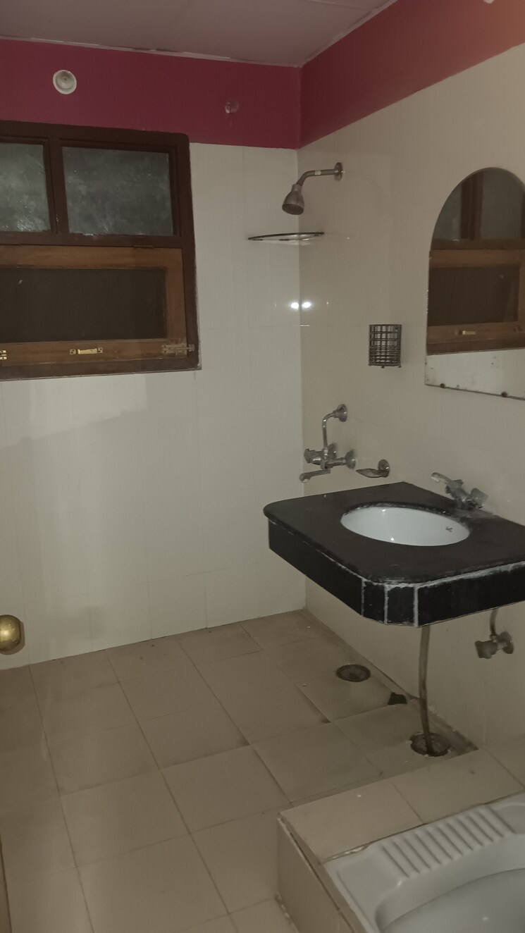 Bathroom, gomti nagar 3 Bedroom 1660 Sq.Ft. Apartment In Gomti Nagar Lucknow 8718178