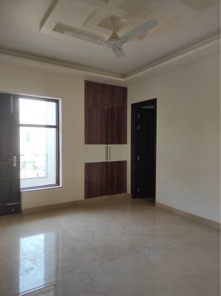 Room, sector 16 3 Bedroom 250 Sq.Yd. Builder Floor In Sector 16 Faridabad 8718230
